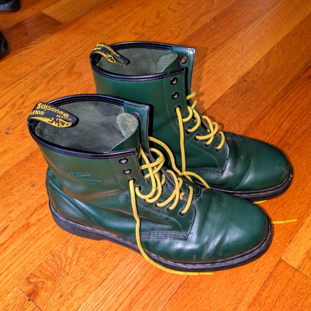 doc martens men's size 11 green great condition